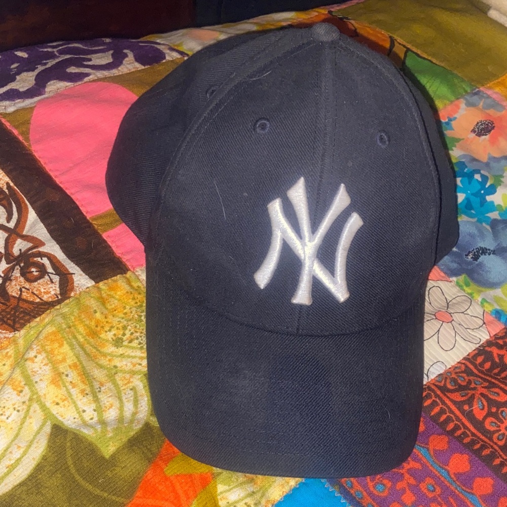 Yankees logo 47 blue hat